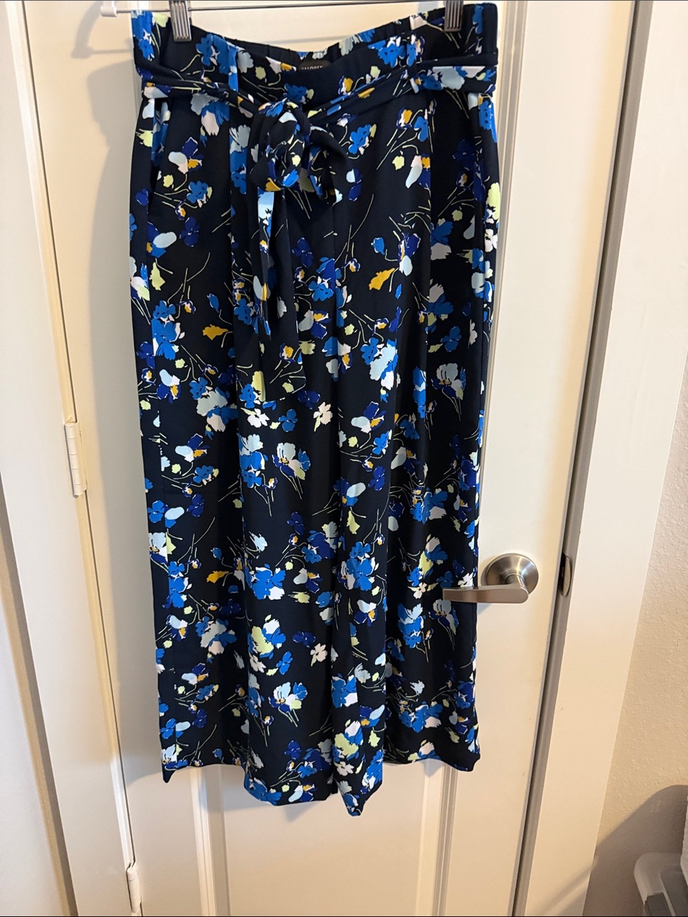 Halogen Navy Blue Floral Wide Leg Jumpsuit Pants with Tie Waist. NEVER WORN!
